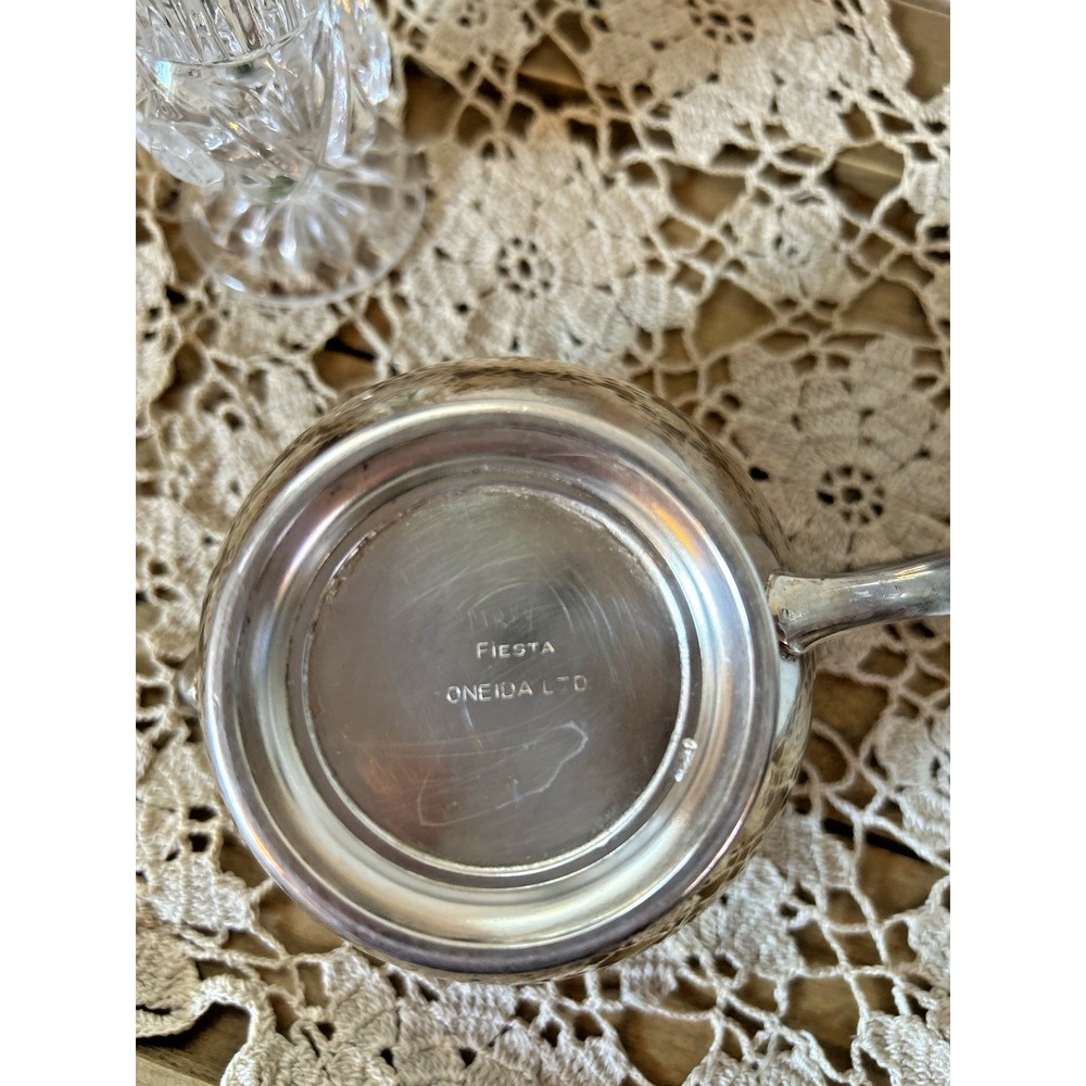 Vintage Oneida Fiesta Creamer Silver Plated Cream Pitcher Mid Century Barware - Picture 4 of 6